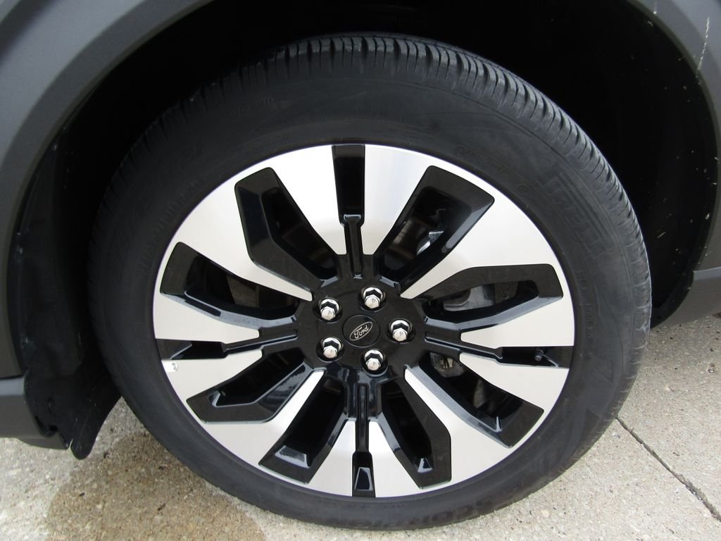 Used 2025 Gray Ford Platinum image 34