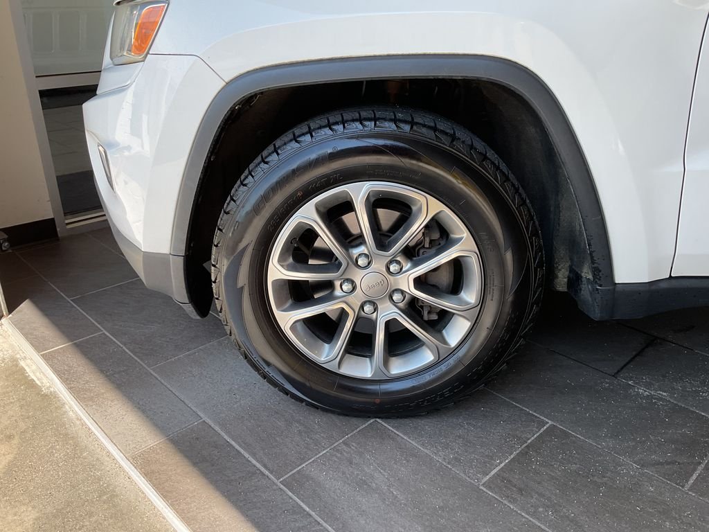 Used 2015 White Jeep Limited image 4