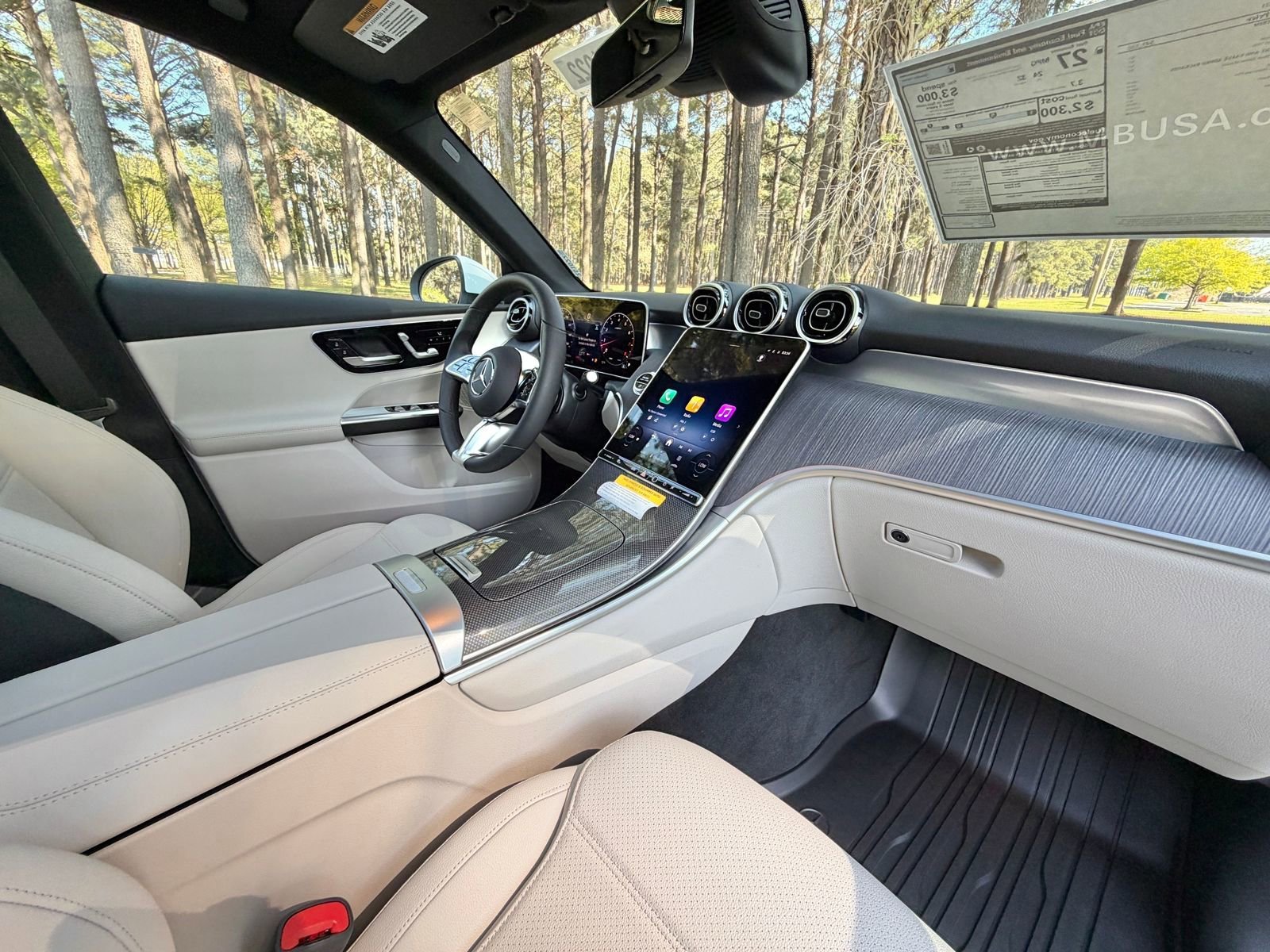 New 2026 Polar White Mercedes-Benz GLC 300 image 38