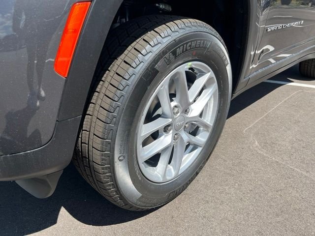 New 2026 Baltic Gray Metallic Clear-Coat Exterior Paint Jeep Laredo X image 9