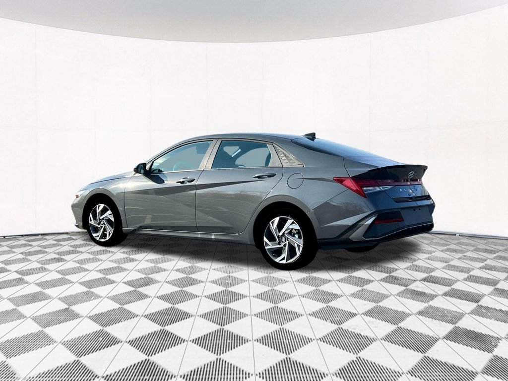 2025 Hyundai Elantra Hybrid SEL Sport photo 4