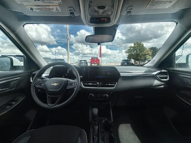 Certified Used 2025 Summit White Chevrolet LT image 19