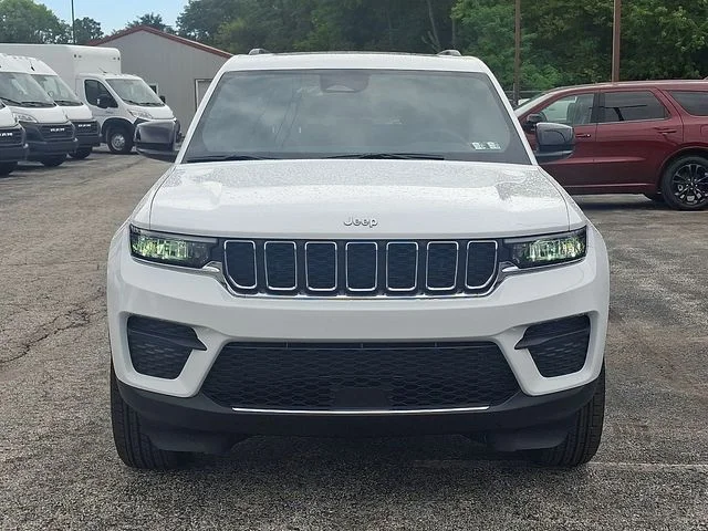 New 2027 White/off-white Jeep Laredo X image 6
