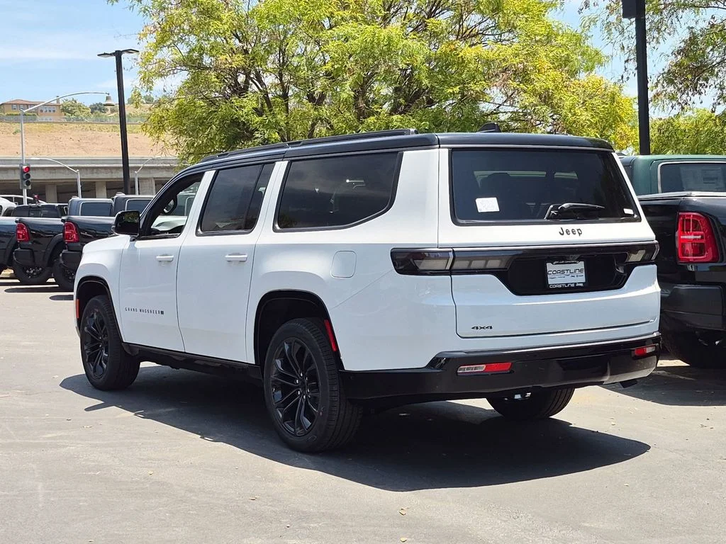 New 2026 Bright White Clear-Coat Exterior Paint Jeep Summit Reserve image 6