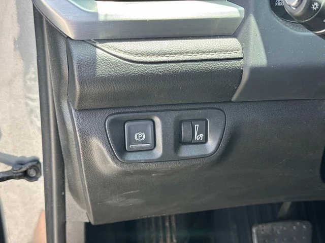 Used 2021 Gray GMC SLE image 30