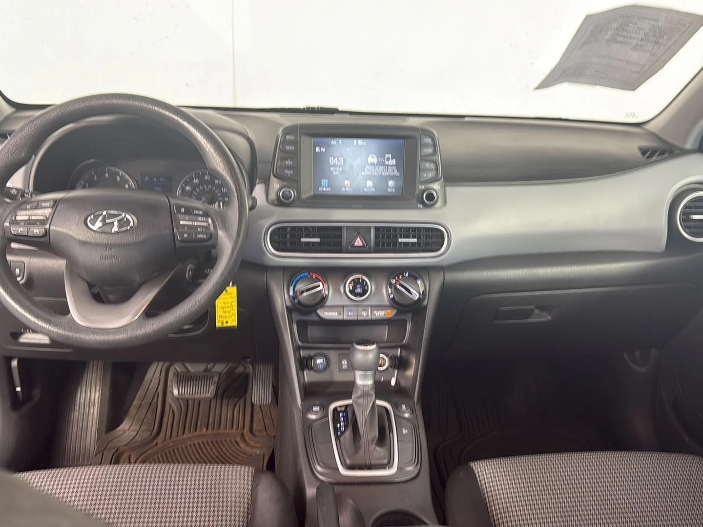Used 2020 Sonic Silver Hyundai SE image 13