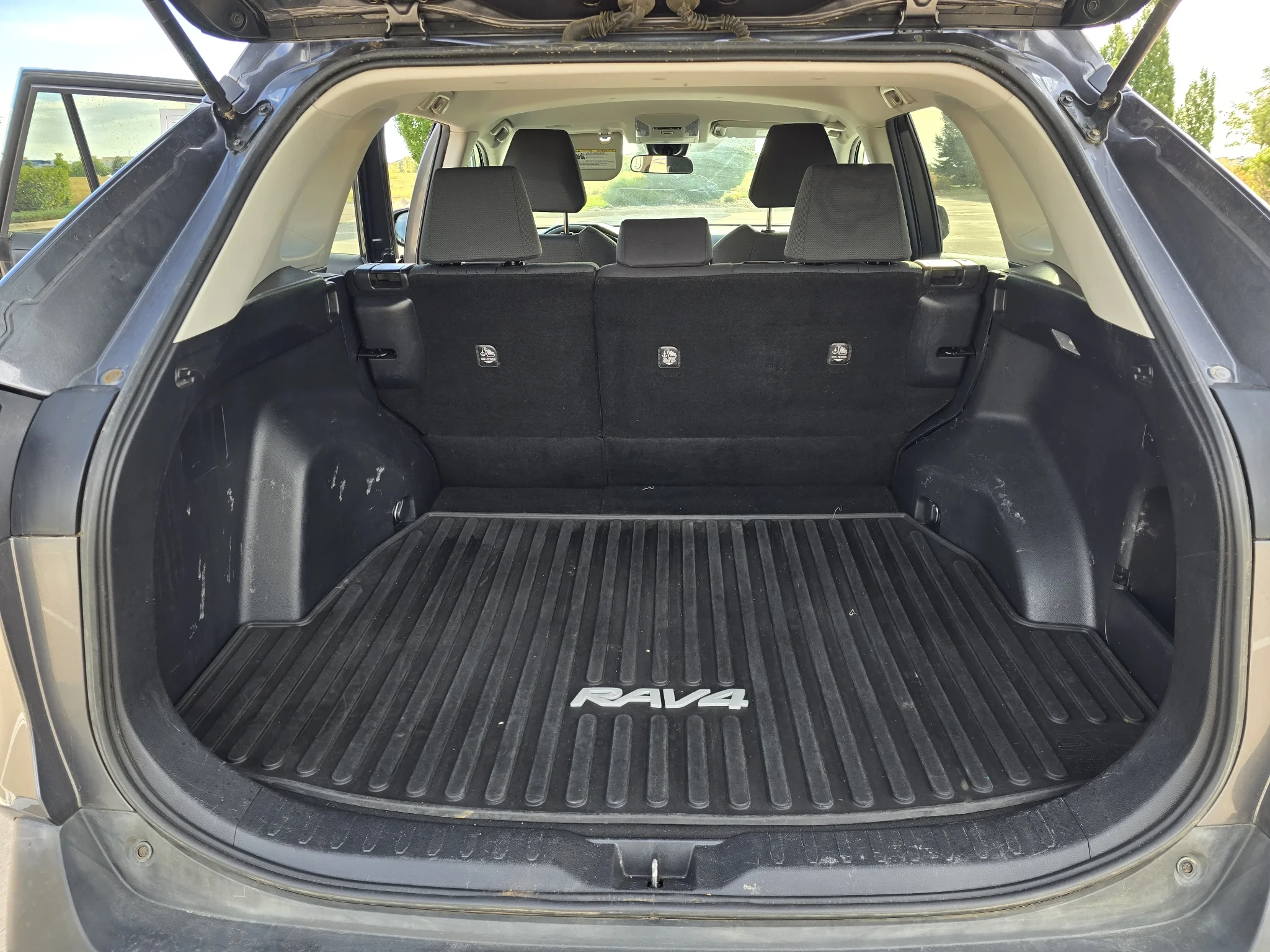 Used 2021 Magnetic Gray Metallic Toyota XLE image 29