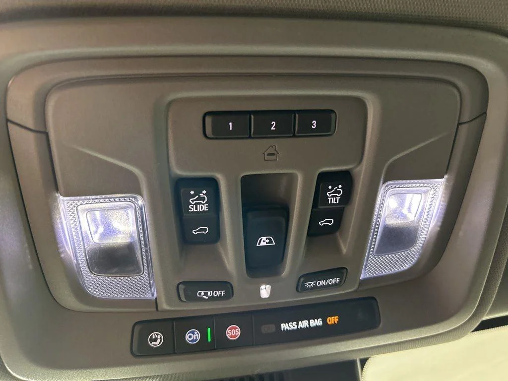 Used 2025 Onyx Black GMC Denali image 36