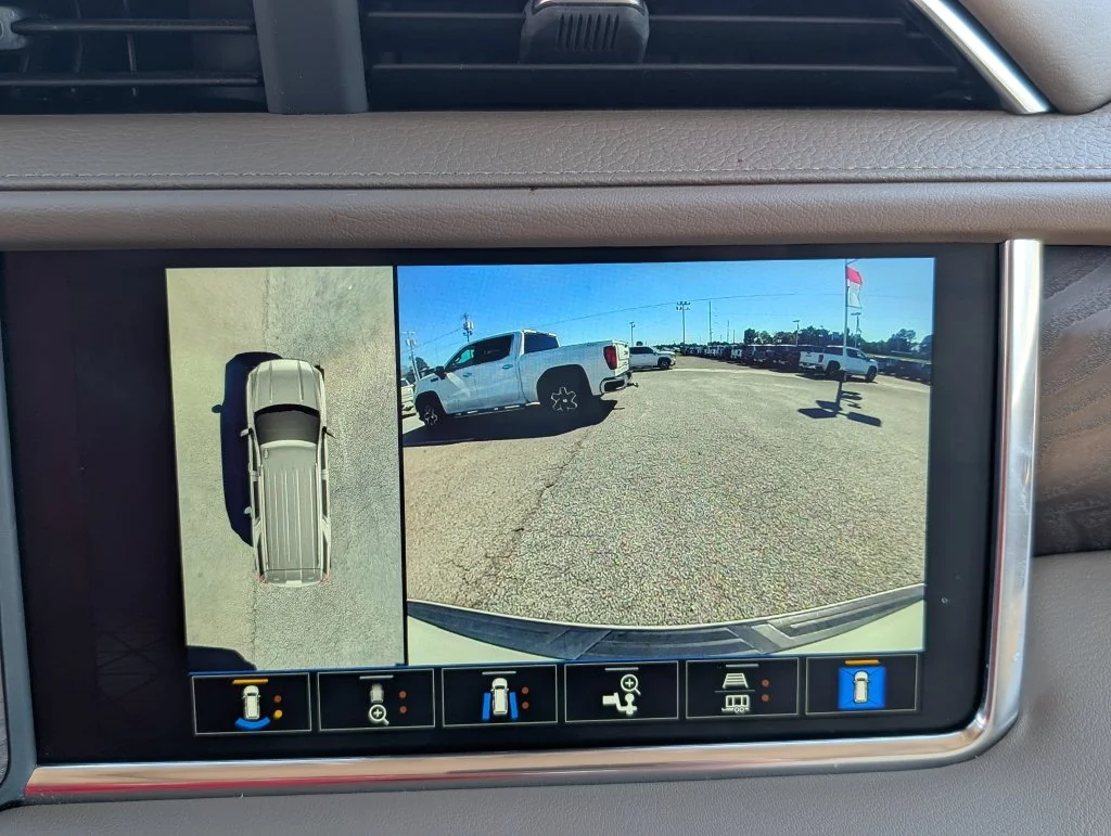 Used 2023 White GMC Denali image 25