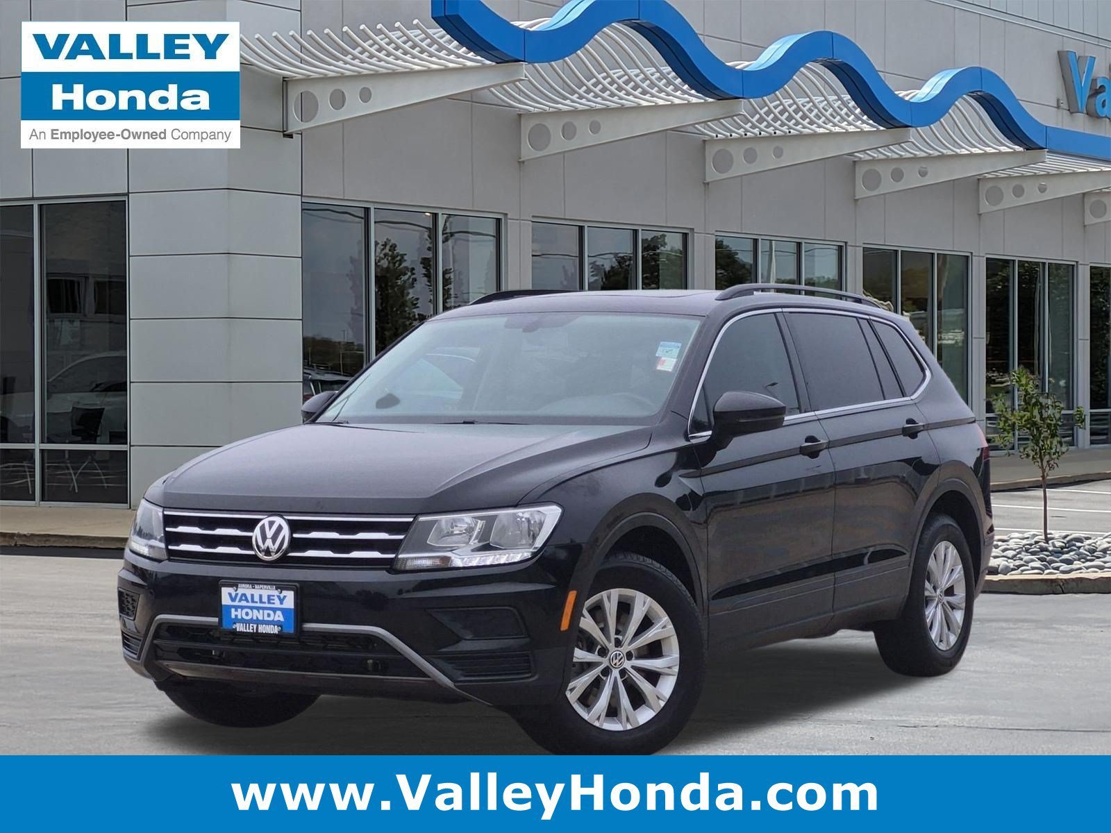 Used 2019 Deep Black Volkswagen SE image 1