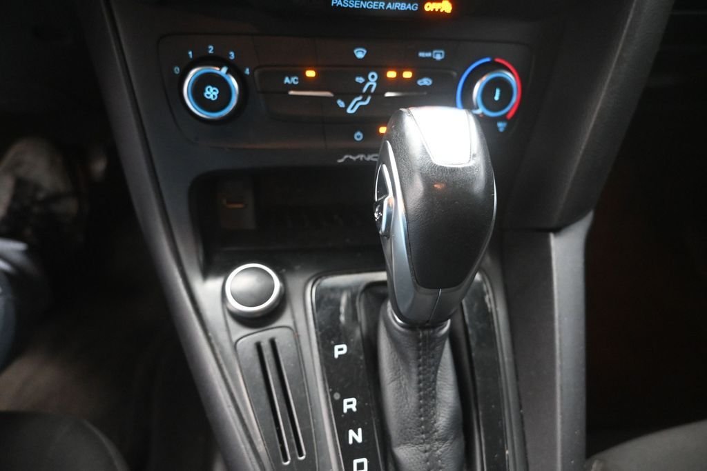 Used 2016 Red Ford SE image 25