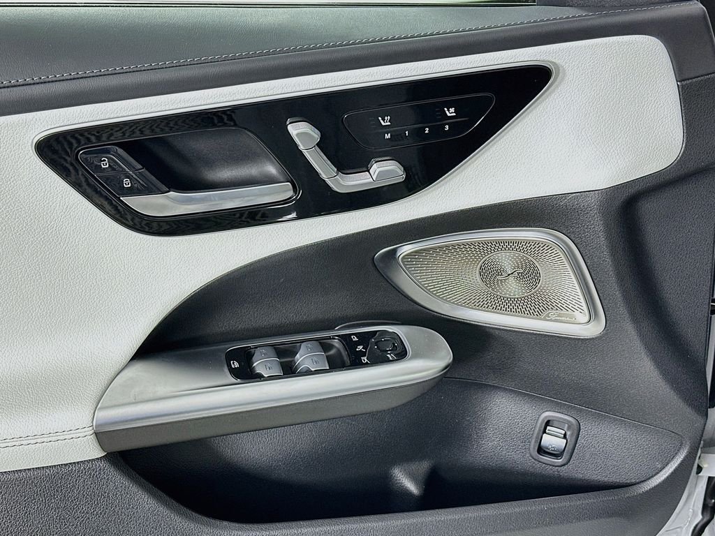 New 2026 MANUFAKTUR Alpine Grey Mercedes-Benz C 300 image 18