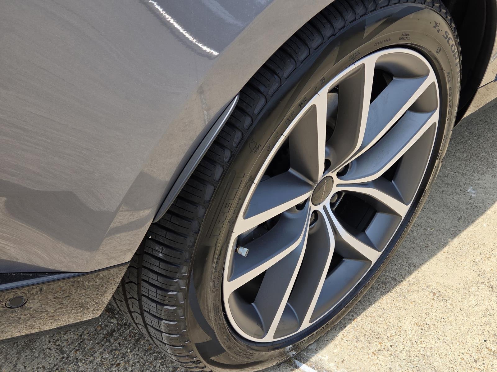 New 2026 Eiger Grey Land Rover SE image 8