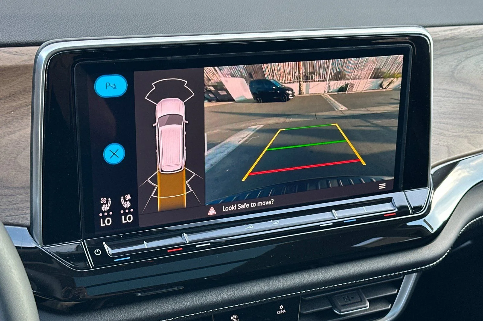 New 2026 Silver Volkswagen 2.0T SE w/Technology image 18