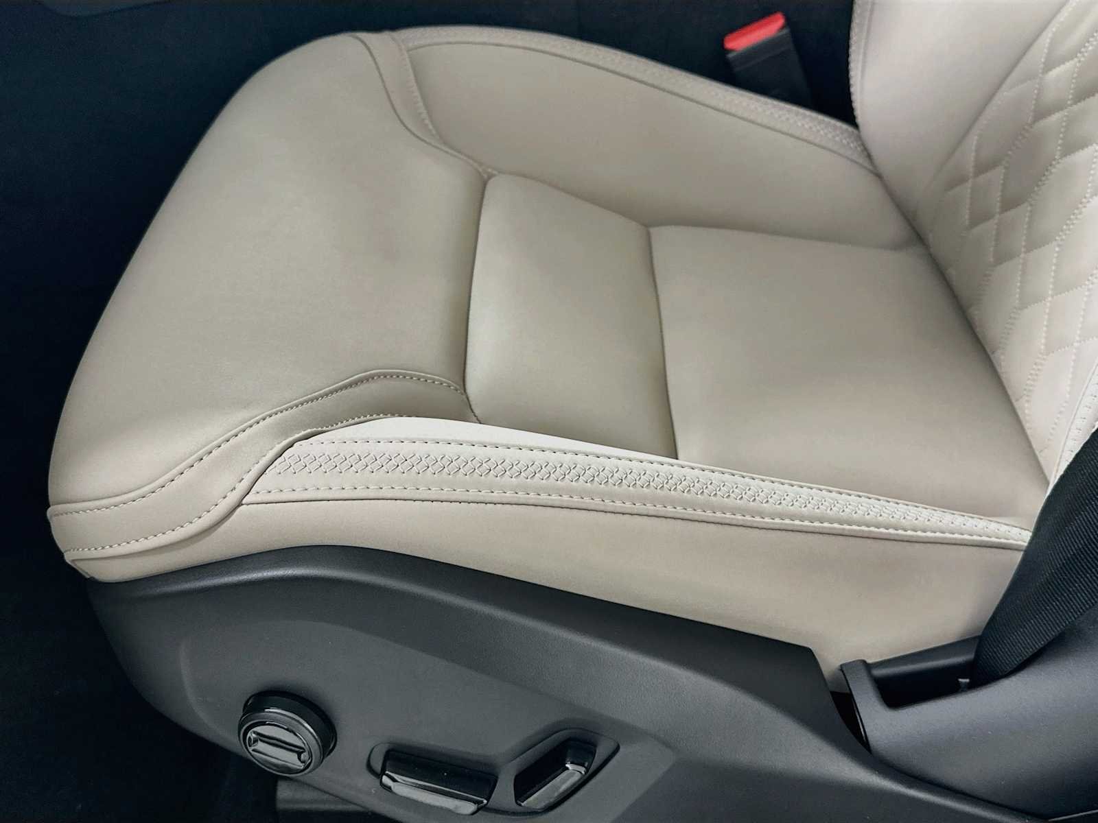 New 2026 Crystal White Volvo Plus image 17