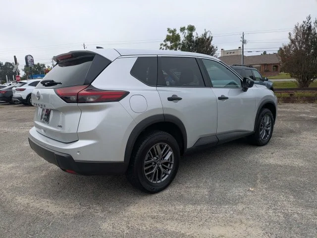 Used 2024 Silver Nissan S image 4
