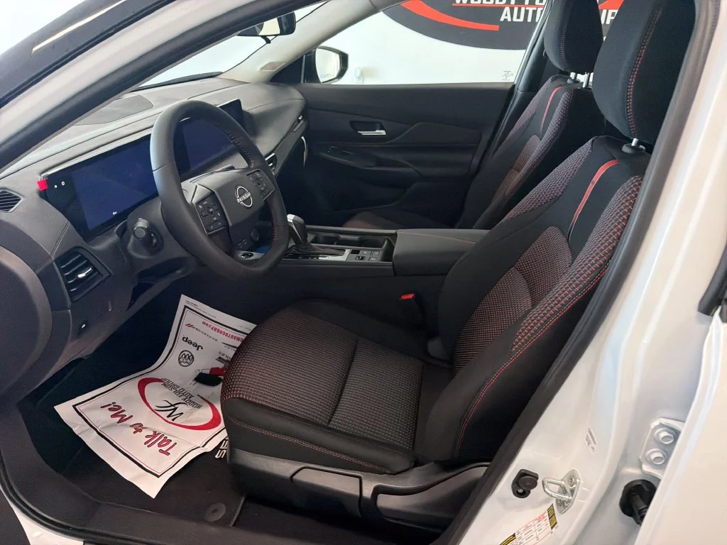New 2027 Aspen White TriCoat / Super Black Two-tone Nissan SR image 9
