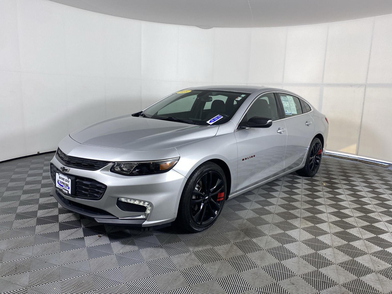 Used 2018 Silver Ice Metallic Chevrolet LT image 3