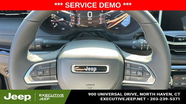 New 2025 Diamond Black Crystal Pearl-Coat Exterior Paint Jeep Limited image 11