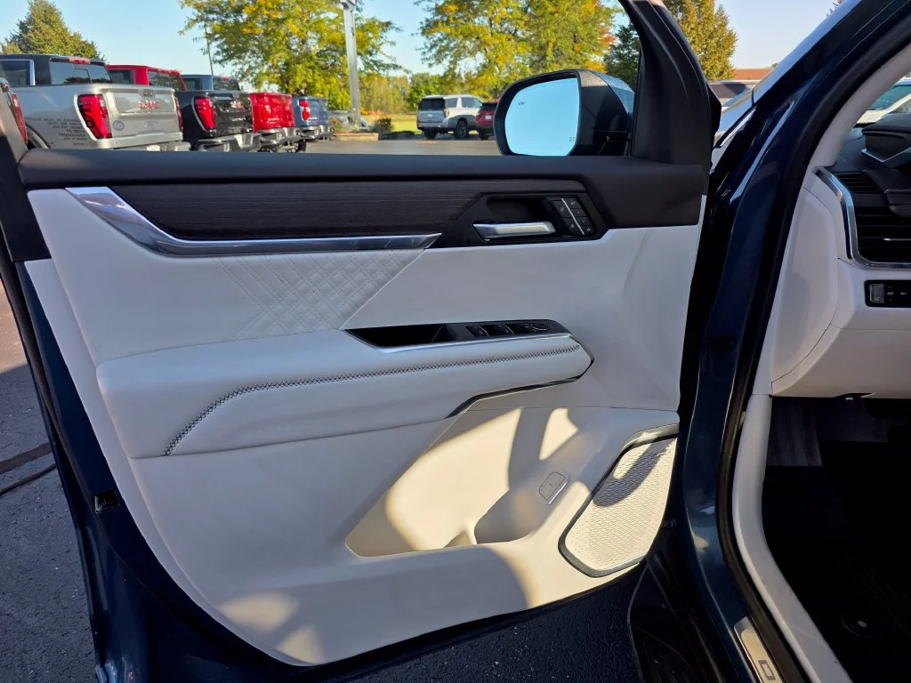 2024 GMC Acadia Denali - Photo 11