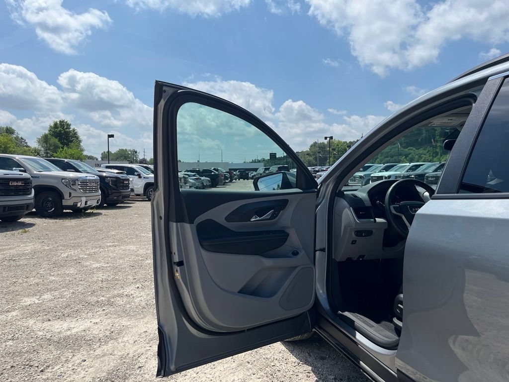 Used 2024 Sterling Metallic GMC SLE image 16