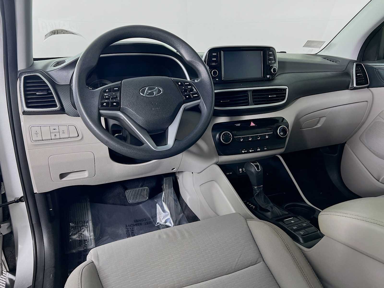 Used 2020 Stellar Silver Hyundai SE image 9