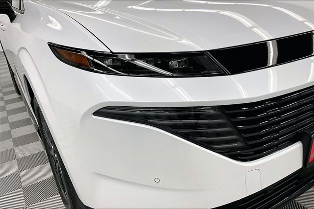 New 2026 Everest White Pearl/Black Nissan Platinum image 14
