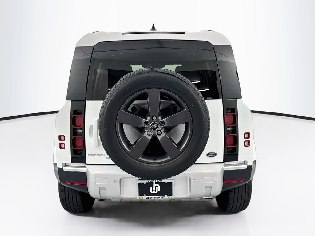 Used 2023 White Land Rover SE image 6