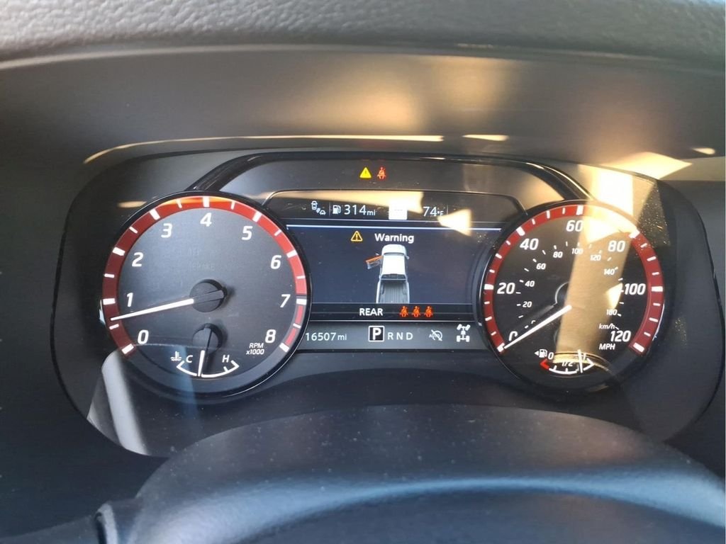Used 2024 White Nissan PRO-4X image 21