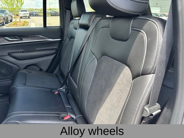 New 2026 Bright White Clear-Coat Exterior Paint Jeep Altitude image 17