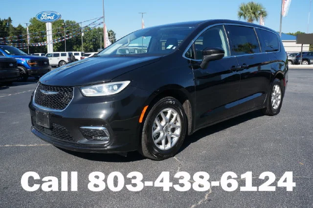 Used 2023 Brilliant Black Crystal Pearlcoat Chrysler Touring L image 23