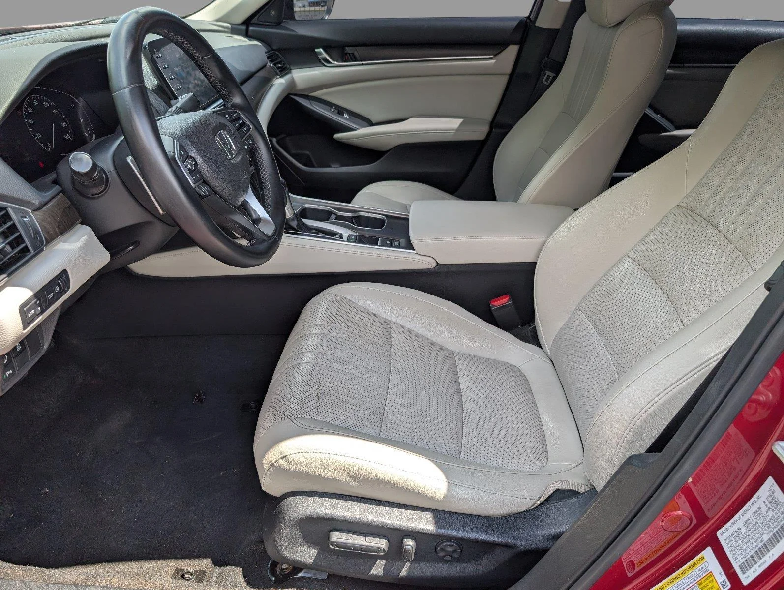 Used 2018 Radiant Red Metallic Honda Touring 1.5T image 3