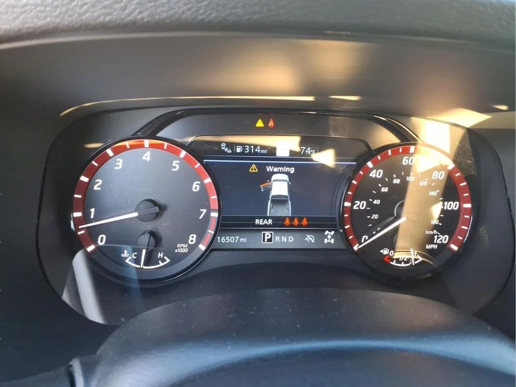 Used 2024 White Nissan PRO-4X image 21
