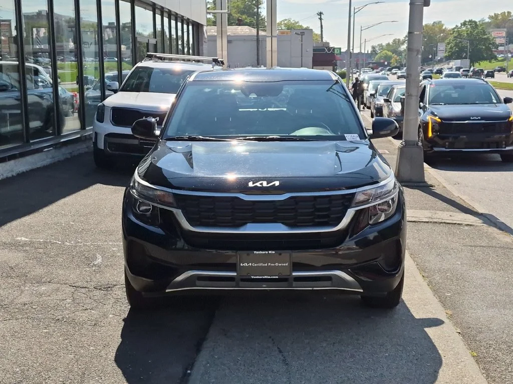 Used 2023 Black Kia LX image 2