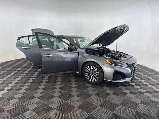 Used 2025 Gray Nissan 2.5 SV image 13