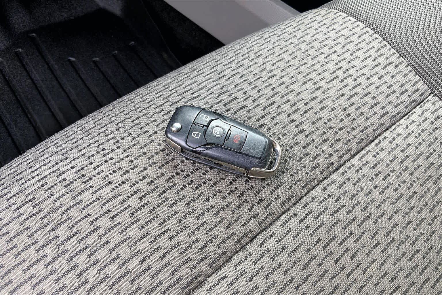 Used 2015 Blue Jeans Metallic Ford XLT image 15