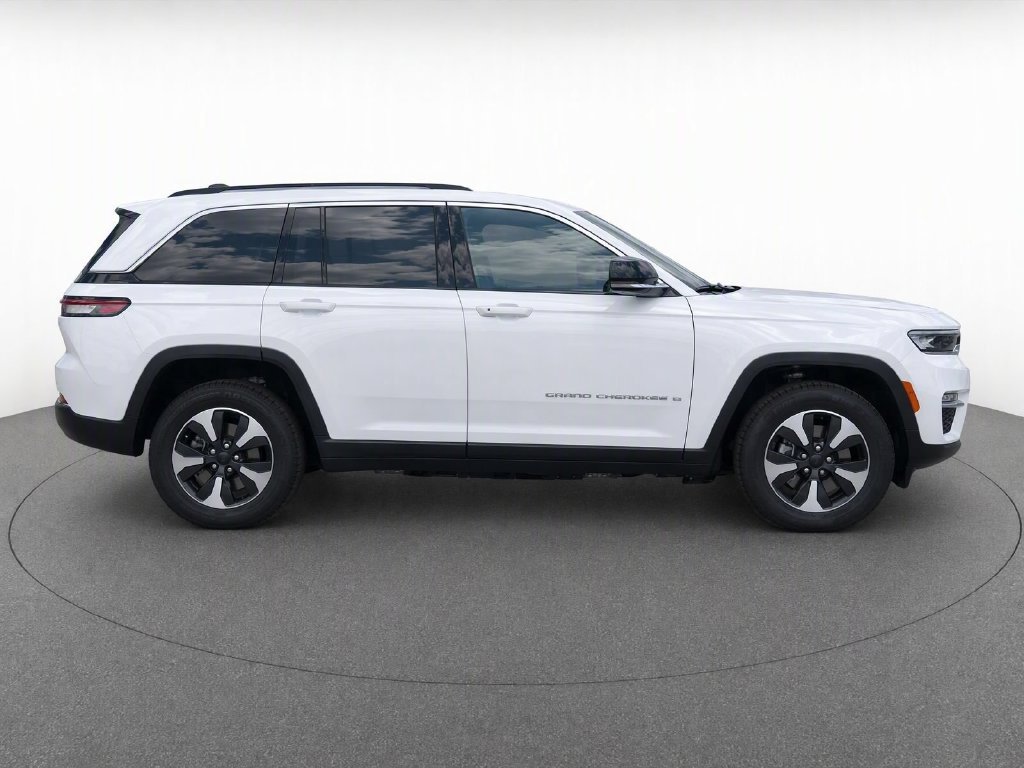 Used 2024 White Jeep 4xe image 7