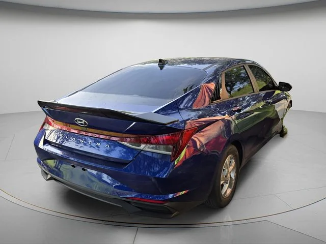 Used 2021 Blue Hyundai SE image 6