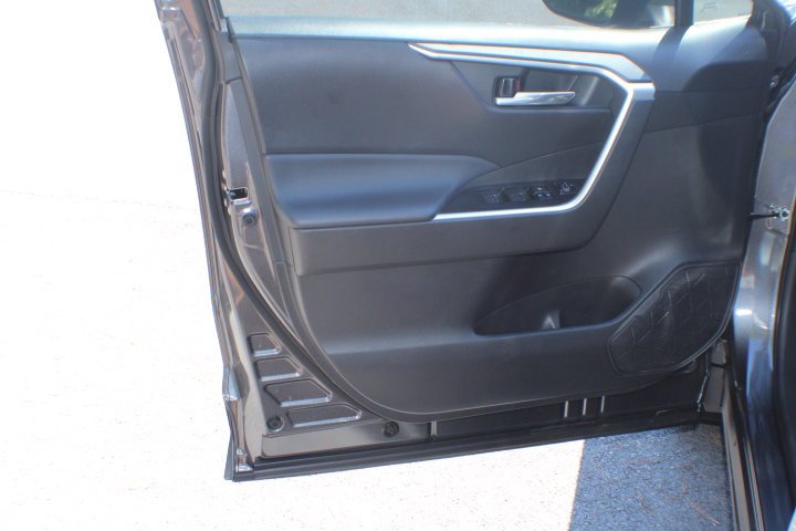 Used 2025 Magnetic Gray Metallic Toyota XLE image 6