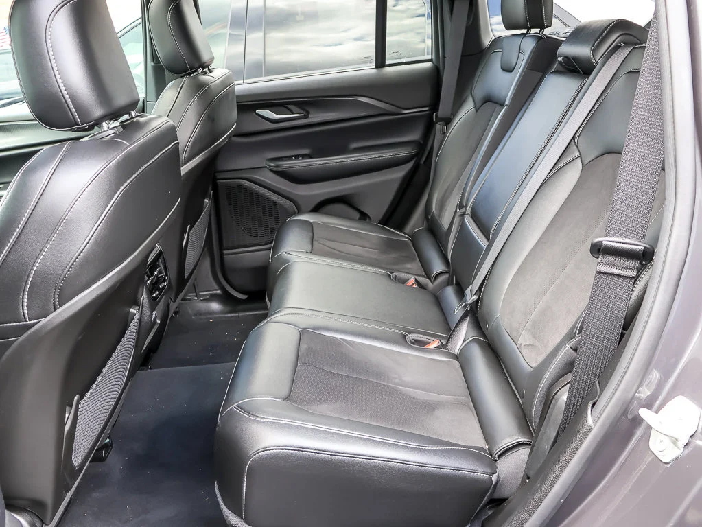 Used 2024 Baltic Gray Metallic Clearcoat Jeep Altitude X image 15