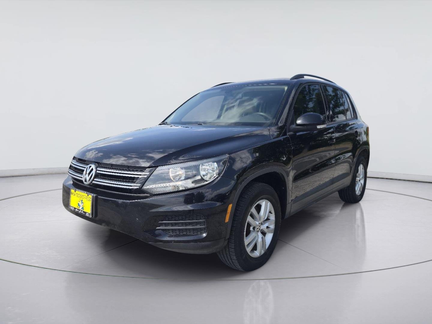 Used 2017  VOLKSWAGEN  image 1