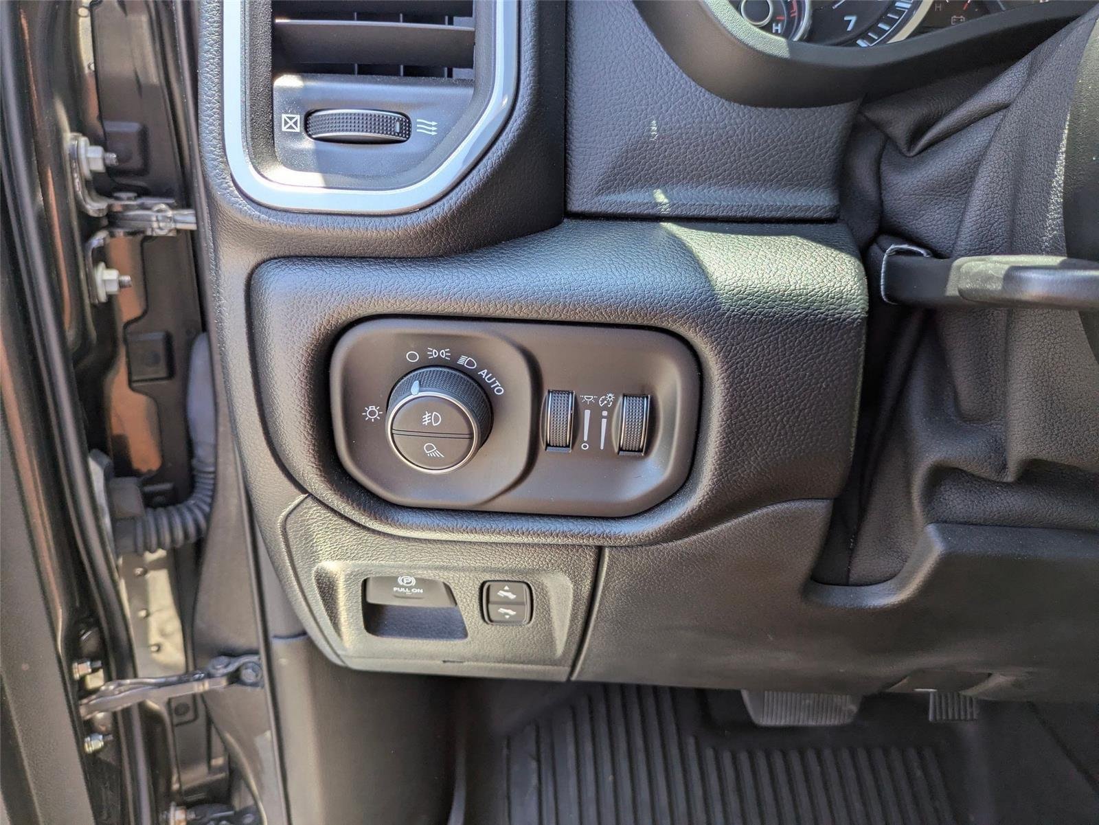 Used 2020 Granite Crystal Metallic Clearcoat Ram Laramie image 37
