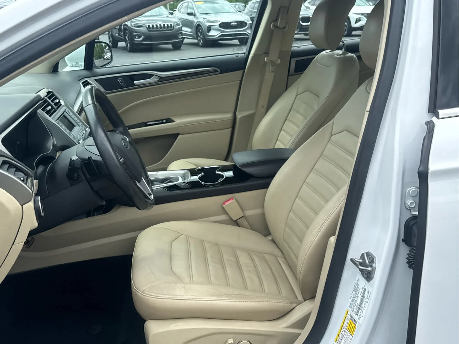Used 2014 Oxford White Ford SE image 7