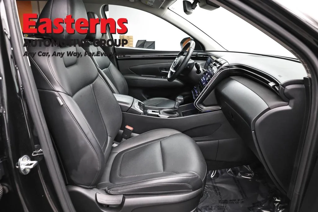 Used 2023 Black Hyundai SEL image 25