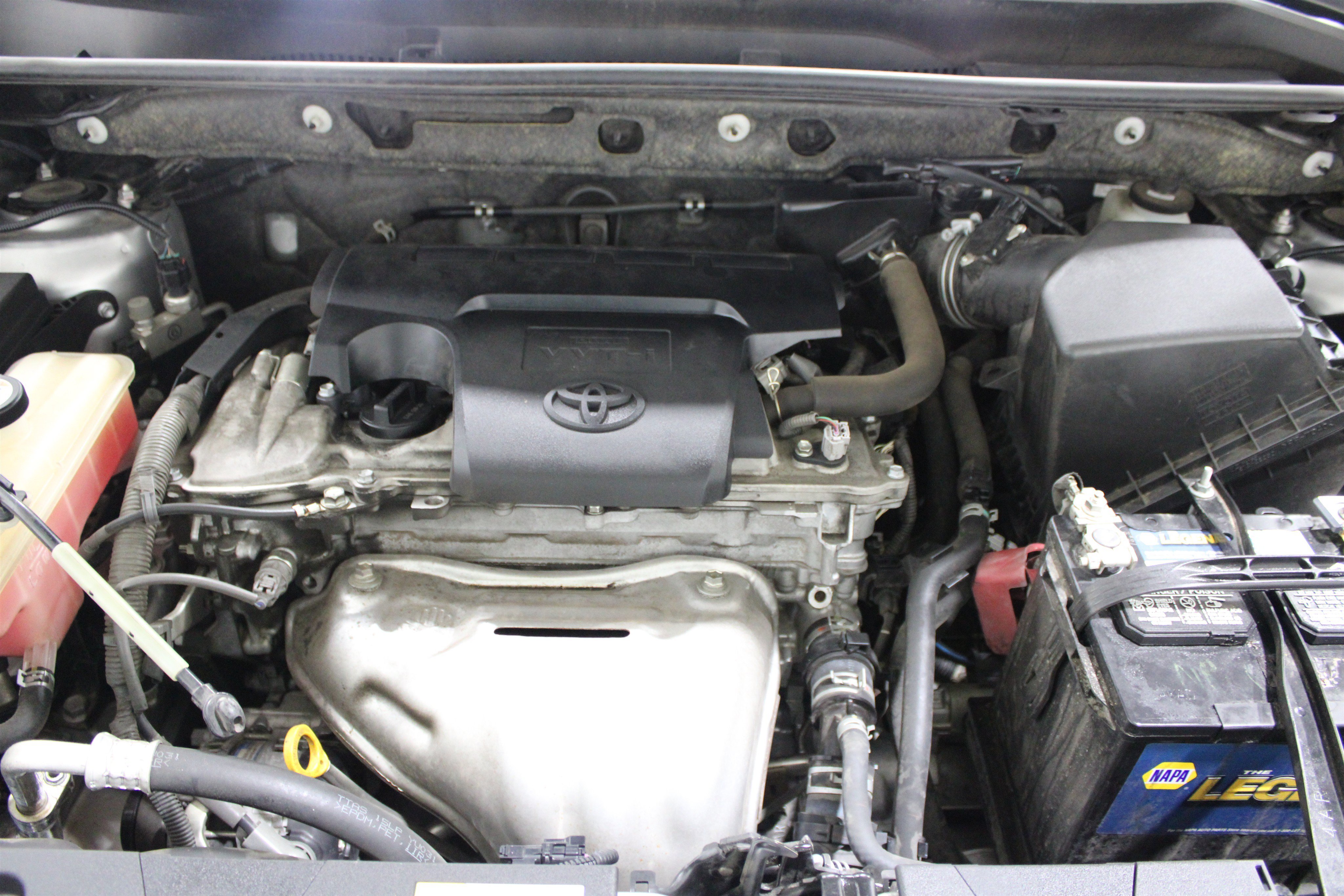 Used 2018 Silver Sky Metallic Toyota XLE image 39