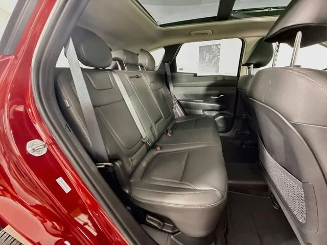 Used 2025 Red Hyundai SEL Convenience image 27