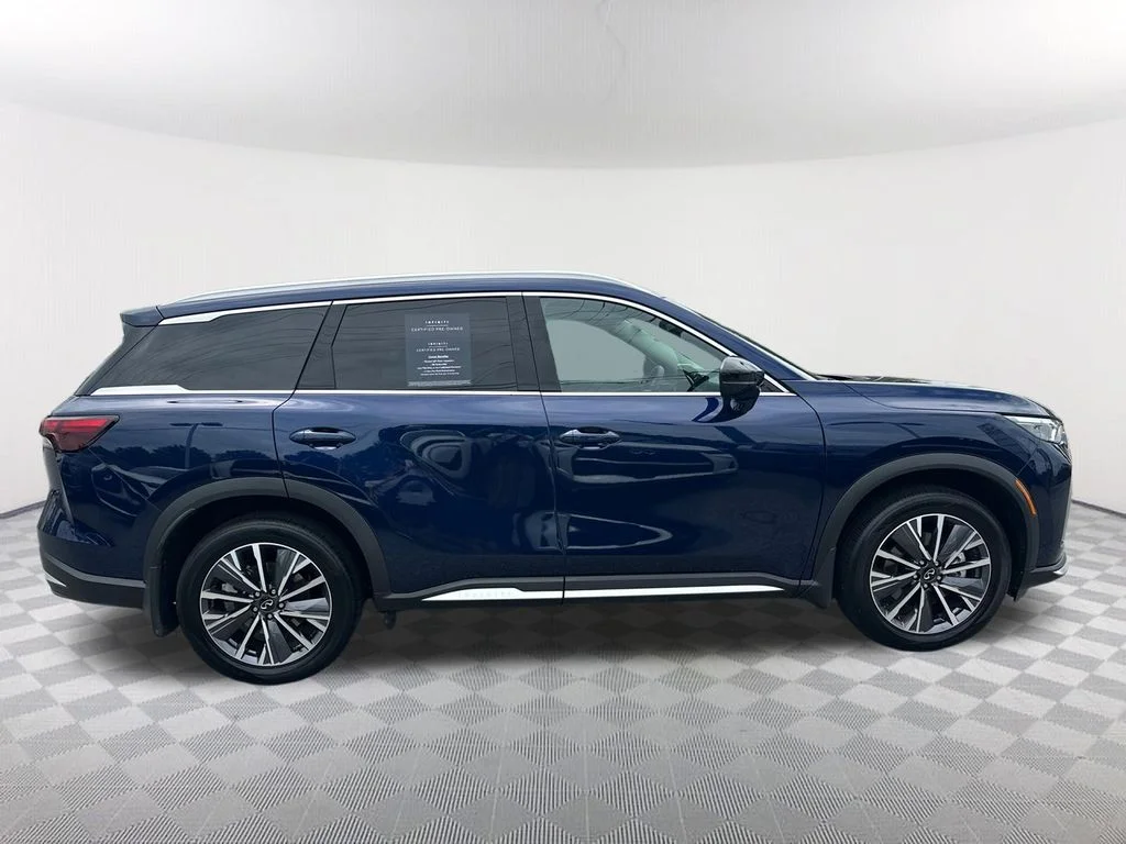 Used 2026 Blue INFINITI LUXE image 4