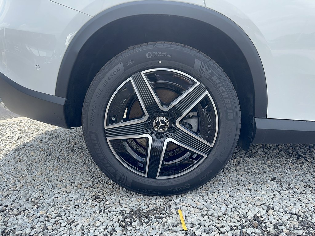 New 2026 Polar White Mercedes-Benz GLC 300 4MATIC® image 9
