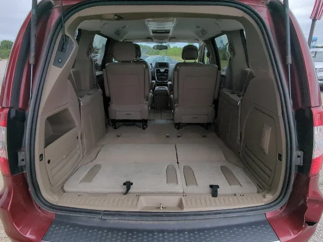 Used 2013 Red Chrysler Touring image 33