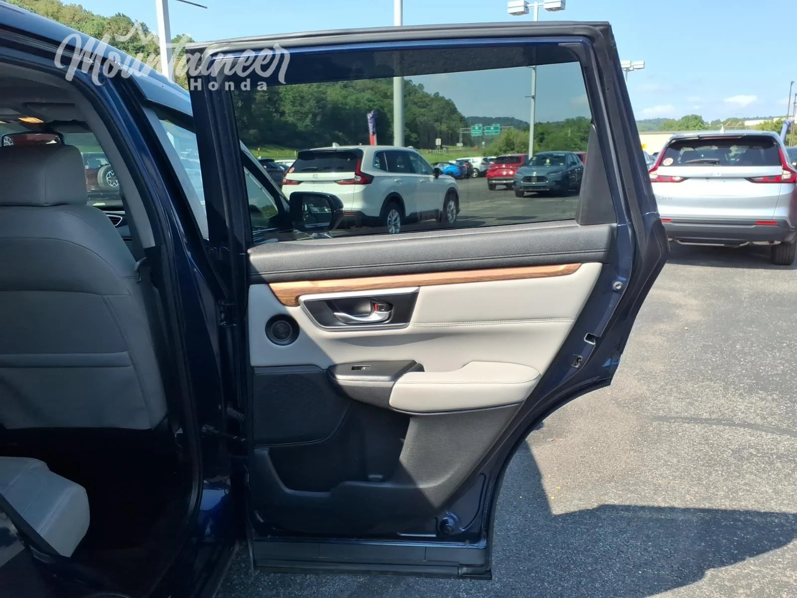 Used 2018 Obsidian Blue Pearl Honda EX-L image 19